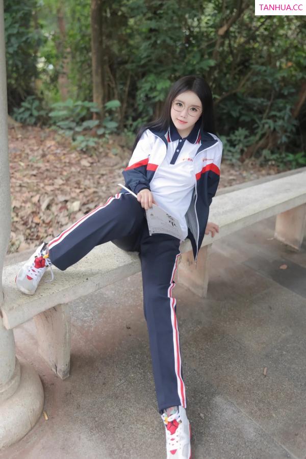   [XiuRen]高清写真图 2024.04.02 No.8335 小薯条nienie 美臀性感第85张图片
